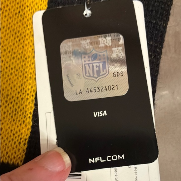 NFL Steelers🎉HP🎉Black and Yellow Scarf with Fringe - Picture 3 of 8